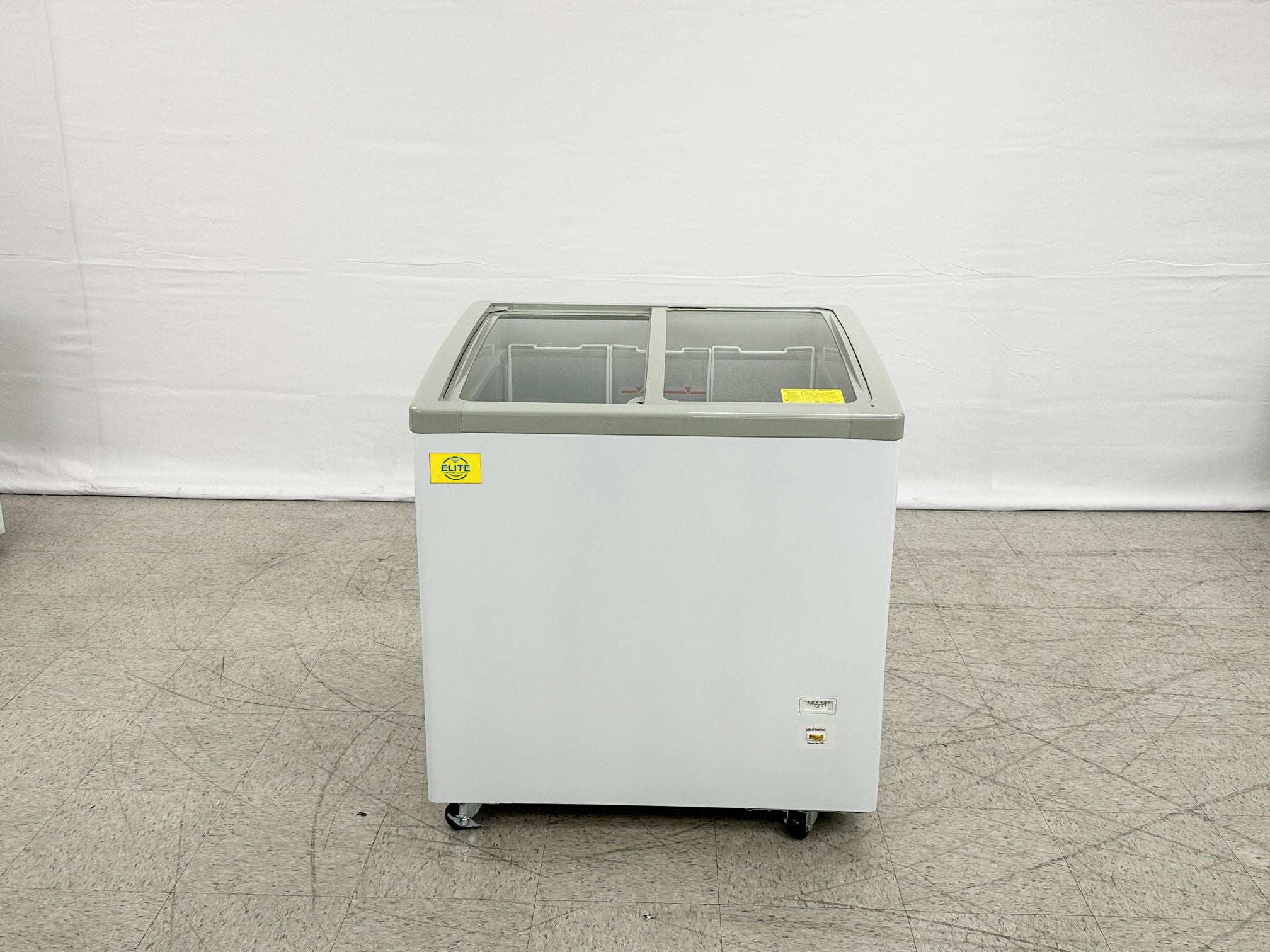 NSF 31 ins Ice Cream Glass Freezer 7 CU FT SD251S